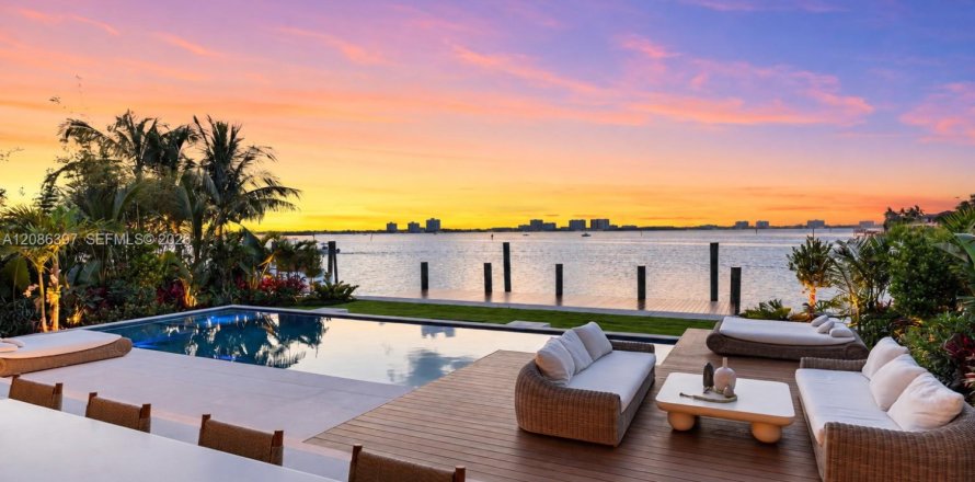 House in Miami Beach, Florida 6 bedrooms, 531.68 sq.m. № 2387222
