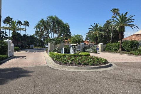 Condo in Venice, Florida, 2 bedrooms  № 1808656 - photo 16