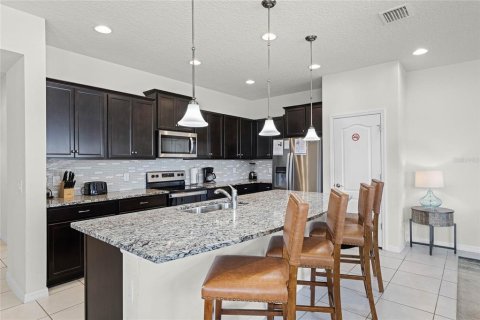 Townhouse in Kissimmee, Florida 5 bedrooms, 210.42 sq.m. № 1613190 - photo 11