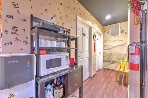 Commercial property in Tampa, Florida № 2226879 - photo 11