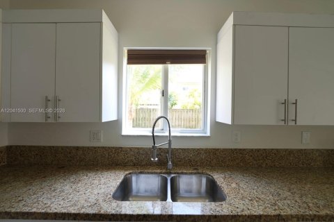 Casa en venta en Miami, Florida, 4 dormitorios № 2178705 - foto 7