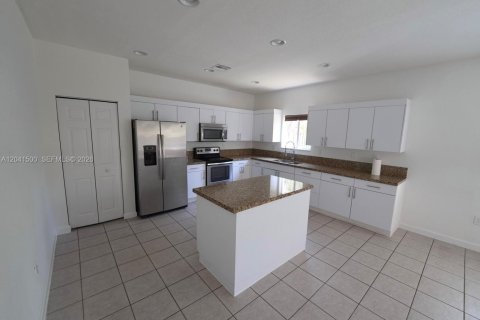 Casa en venta en Miami, Florida, 4 dormitorios № 2178705 - foto 5