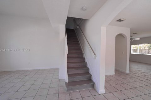 Casa en venta en Miami, Florida, 4 dormitorios № 2178705 - foto 4