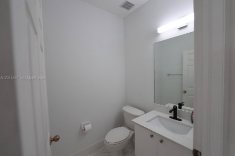 Casa en venta en Miami, Florida, 4 dormitorios № 2178705 - foto 13