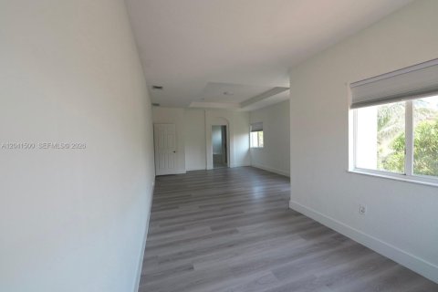 Casa en venta en Miami, Florida, 4 dormitorios № 2178705 - foto 19