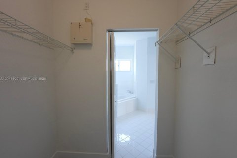 Casa en venta en Miami, Florida, 4 dormitorios № 2178705 - foto 28