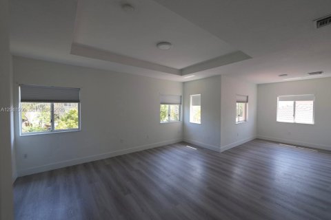 Casa en venta en Miami, Florida, 4 dormitorios № 2178705 - foto 10