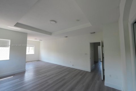 Casa en venta en Miami, Florida, 4 dormitorios № 2178705 - foto 27