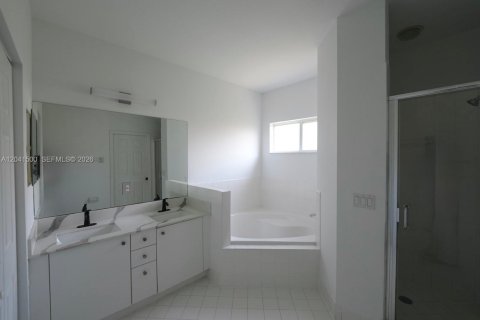 Casa en venta en Miami, Florida, 4 dormitorios № 2178705 - foto 17