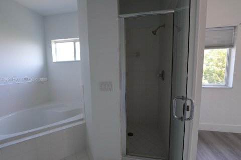 Casa en venta en Miami, Florida, 4 dormitorios № 2178705 - foto 20