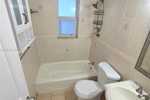 House in Miami Beach, Florida 1 bedroom № 2044021 - photo 12