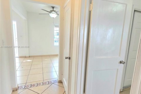 House in Miami Beach, Florida 1 bedroom № 2044021 - photo 20