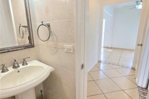 House in Miami Beach, Florida 1 bedroom № 2044021 - photo 13