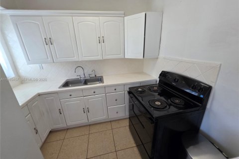 House in Miami Beach, Florida 1 bedroom № 2044021 - photo 15
