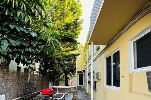 House in Miami Beach, Florida 1 bedroom № 2044021 - photo 2