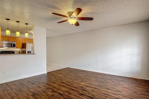 Condominio en alquiler en Land O' Lakes, Florida, 2 dormitorios, 74.32 m2 № 1909905 - foto 9
