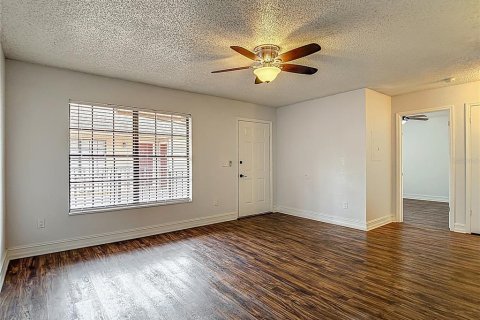 Condominio en alquiler en Land O' Lakes, Florida, 2 dormitorios, 74.32 m2 № 1909905 - foto 10