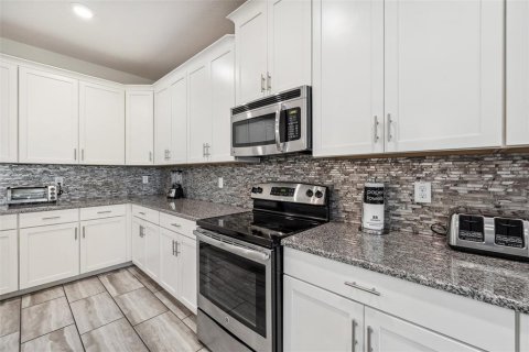 Casa en venta en Davenport, Florida, 6 dormitorios, 316.24 m2 № 1518500 - foto 12