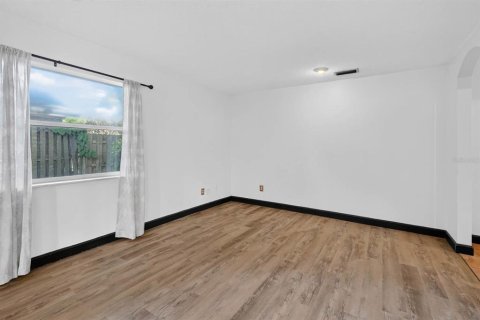 Villa ou maison à vendre à Edgewater, Floride: 4 chambres, 147.25 m2 № 2409873 - photo 17