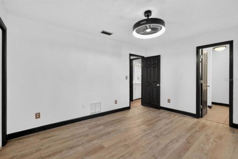 Villa ou maison à vendre à Edgewater, Floride: 4 chambres, 147.25 m2 № 2409873 - photo 16