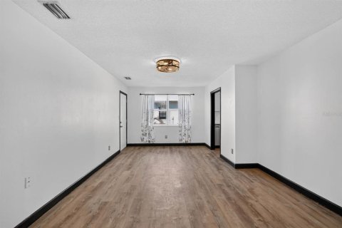 Villa ou maison à vendre à Edgewater, Floride: 4 chambres, 147.25 m2 № 2409873 - photo 4