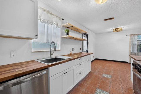 Villa ou maison à vendre à Edgewater, Floride: 4 chambres, 147.25 m2 № 2409873 - photo 8