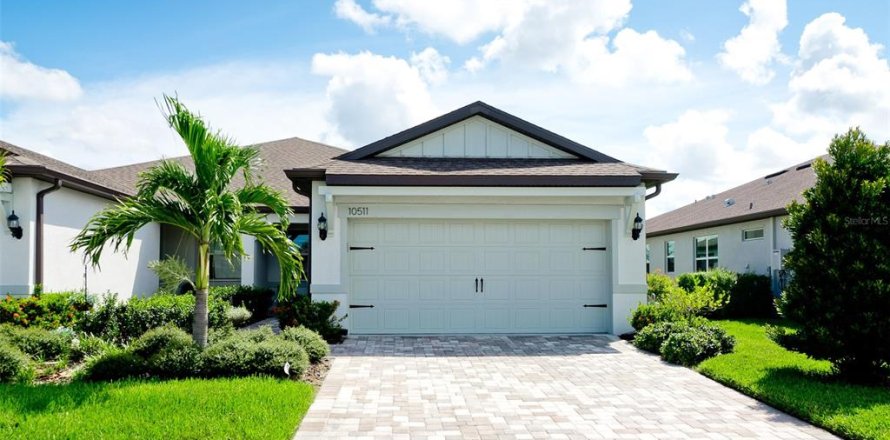 House in Parrish, Florida 2 bedrooms, 145.21 sq.m. № 2393495