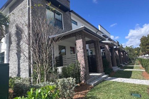 Townhouse in Plantation, Florida 3 bedrooms, 153.38 sq.m. № 1823759 - photo 3