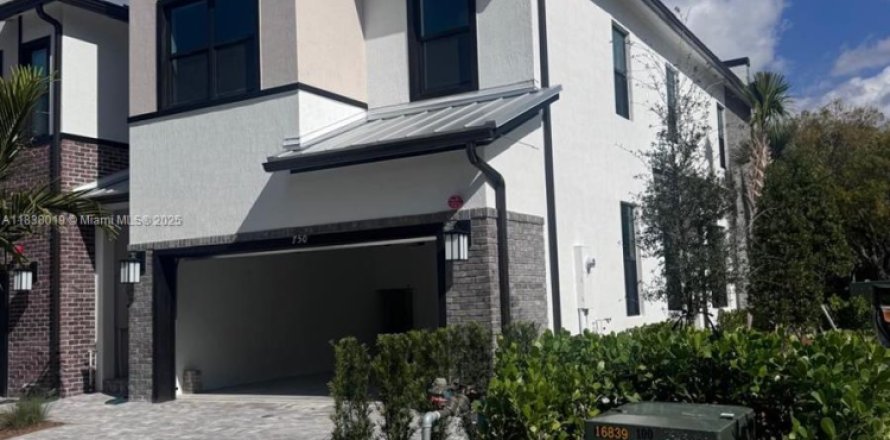Townhouse in Plantation, Florida 3 bedrooms, 153.38 sq.m. № 1823759