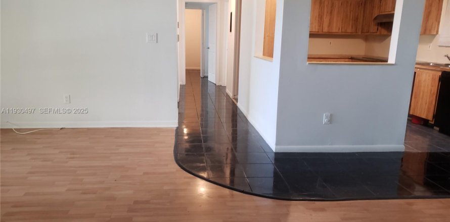 Кондоминиум с 2 спальнями в Майами, Флорида № 1989579