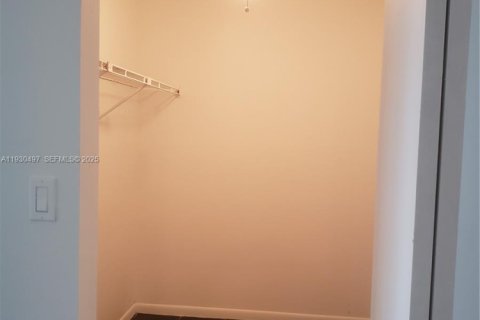 Снять в аренду кондоминиум в Майами, Флорида 2 спальни, 132.66м2, № 1989579 - фото 8