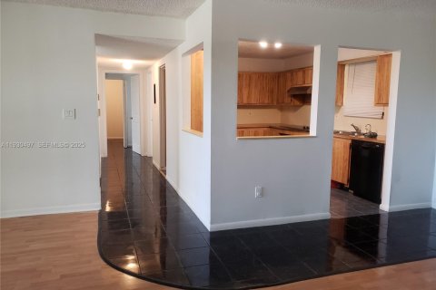 Снять в аренду кондоминиум в Майами, Флорида 2 спальни, 132.66м2, № 1989579 - фото 2