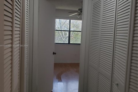 Снять в аренду кондоминиум в Майами, Флорида 2 спальни, 132.66м2, № 1989579 - фото 3