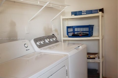 Condominio en alquiler en Miami, Florida, 2 dormitorios, 132.66 m2 № 1989579 - foto 18