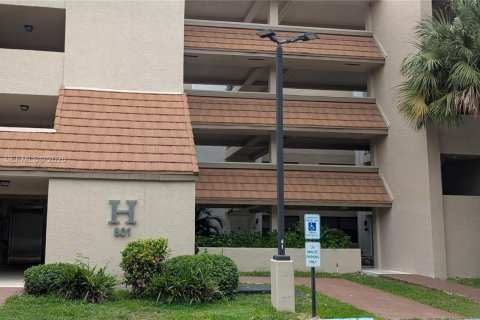 Condominio en alquiler en Miami, Florida, 2 dormitorios, 132.66 m2 № 1989579 - foto 13