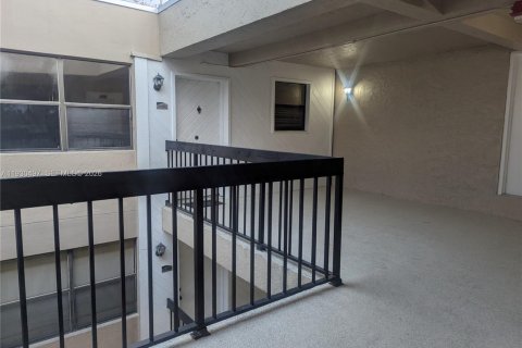 Condominio en alquiler en Miami, Florida, 2 dormitorios, 132.66 m2 № 1989579 - foto 19