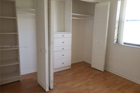 Снять в аренду кондоминиум в Майами, Флорида 2 спальни, 132.66м2, № 1989579 - фото 5