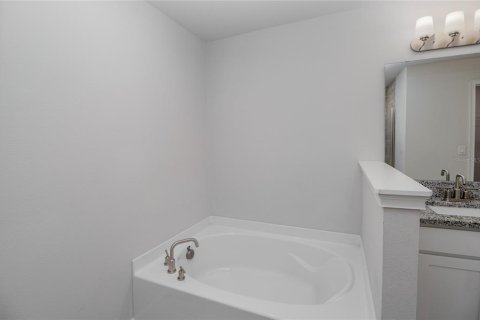 House in Auburndale, Florida 4 bedrooms, 204.38 sq.m. № 1913088 - photo 22