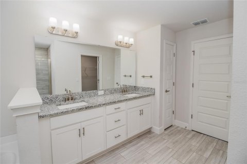 House in Auburndale, Florida 4 bedrooms, 204.38 sq.m. № 1913088 - photo 19