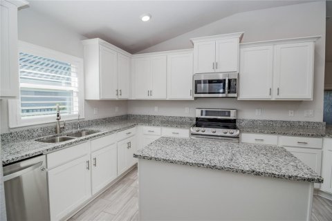 House in Auburndale, Florida 4 bedrooms, 204.38 sq.m. № 1913088 - photo 9