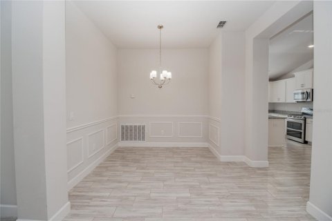 House in Auburndale, Florida 4 bedrooms, 204.38 sq.m. № 1913088 - photo 4