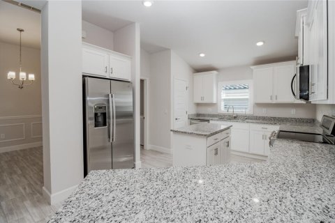 House in Auburndale, Florida 4 bedrooms, 204.38 sq.m. № 1913088 - photo 11