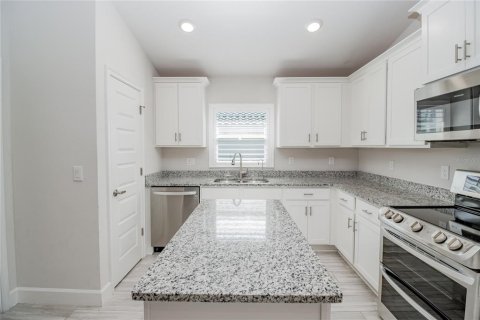 House in Auburndale, Florida 4 bedrooms, 204.38 sq.m. № 1913088 - photo 10