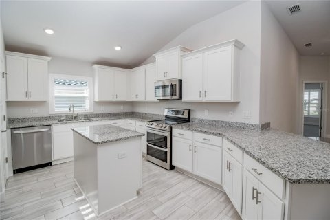 House in Auburndale, Florida 4 bedrooms, 204.38 sq.m. № 1913088 - photo 8
