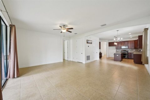 House in Seffner, Florida 3 bedrooms, 193.24 sq.m. № 1898415 - photo 6