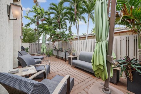 House in Lauderdale-by-the-Sea, Florida 5 bedrooms, 285.02 sq.m. № 2390069 - photo 7