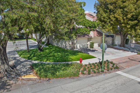 House in Lauderdale-by-the-Sea, Florida 5 bedrooms, 285.02 sq.m. № 2390069