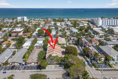 House in Lauderdale-by-the-Sea, Florida 5 bedrooms, 285.02 sq.m. № 2390069 - photo 13