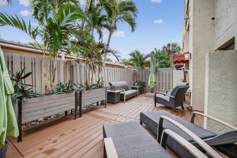 House in Lauderdale-by-the-Sea, Florida 5 bedrooms, 285.02 sq.m. № 2390069 - photo 9