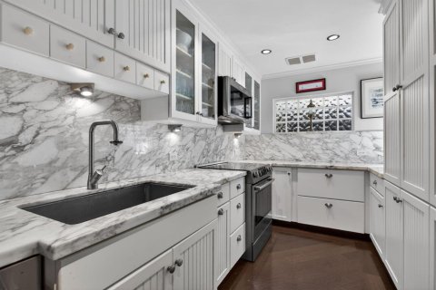 House in Lauderdale-by-the-Sea, Florida 5 bedrooms, 285.02 sq.m. № 2390069 - photo 28